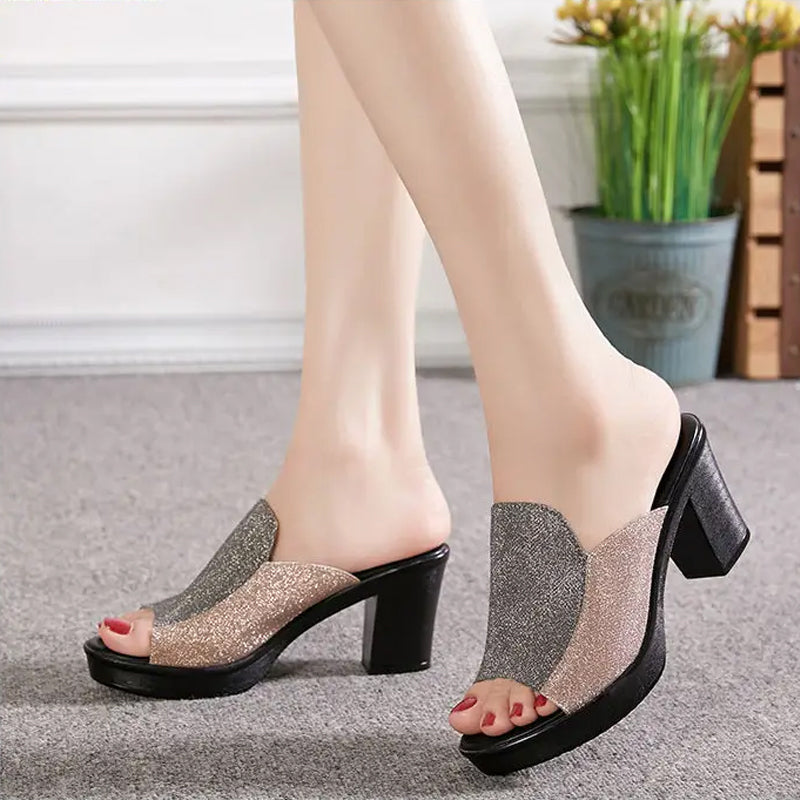 Pantoufles à talons hauts et à bout ouvert