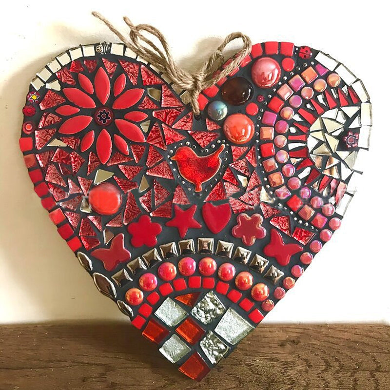 Grande décoration de coeur de mosaïque de jardin