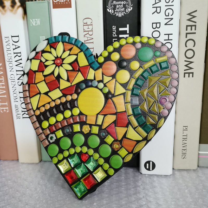 Grande décoration de coeur de mosaïque de jardin