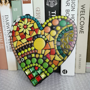 Grande décoration de coeur de mosaïque de jardin