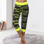 Pantalon capris à cordon de serrage et imprimé camouflage